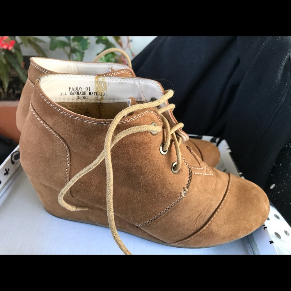 Light brown booties